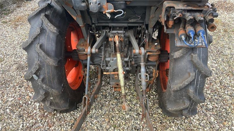 Kubota STW37 Kun 1145 timer - Tractor municipal: foto 4 Kubota STW37 Kun 1145 timer - Tractor municipal: foto 4