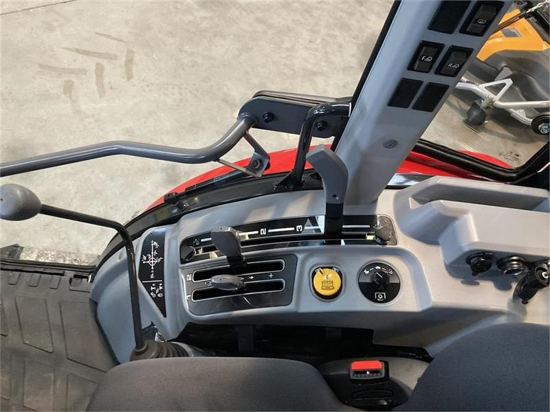 Tractor municipal Massey Ferguson 1740 HC Frontlift/pto og 150 cm fejemaskine: foto 12