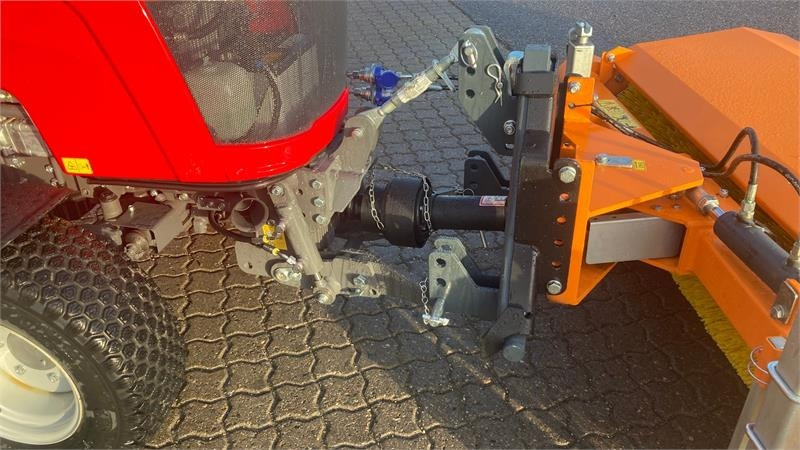 Tractor municipal Massey Ferguson 1740 HC Frontlift/pto og 150 cm fejemaskine: foto 20