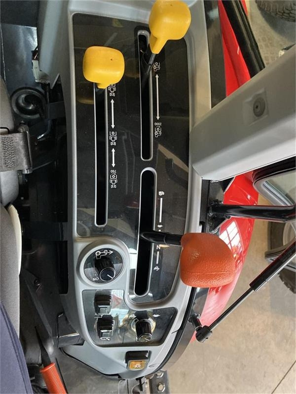 Tractor municipal Massey Ferguson 1740 HC Frontlift/pto og 150 cm fejemaskine: foto 15