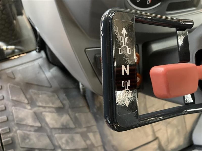 Tractor municipal Massey Ferguson 1740 HC Frontlift/pto og 150 cm fejemaskine: foto 10