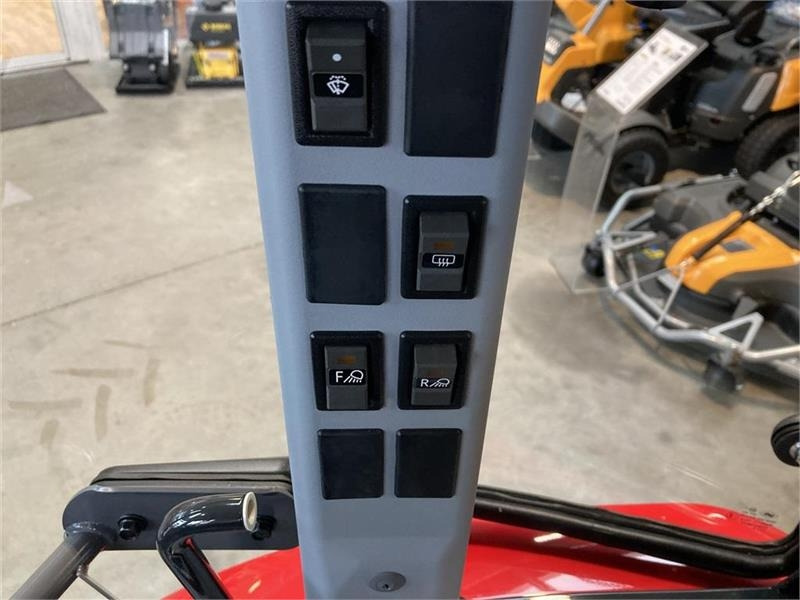 Tractor municipal Massey Ferguson 1740 HC Frontlift/pto og 150 cm fejemaskine: foto 13