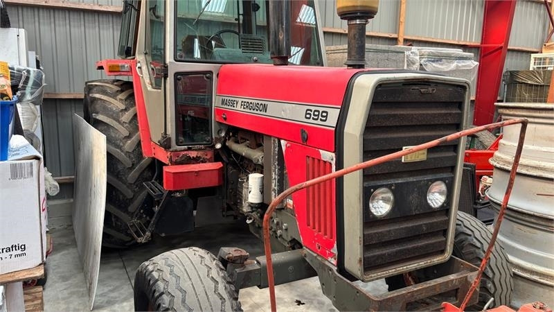 Massey Ferguson 699 - Tractor: foto 1 Massey Ferguson 699 - Tractor: foto 1