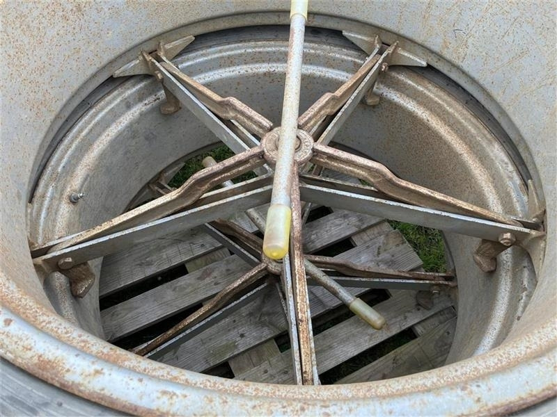 Molcon 16.9x38 5 armet bred - Neumático para Maquinaria agrícola: foto 2 Molcon 16.9x38 5 armet bred - Neumático para Maquinaria agrícola: foto 2