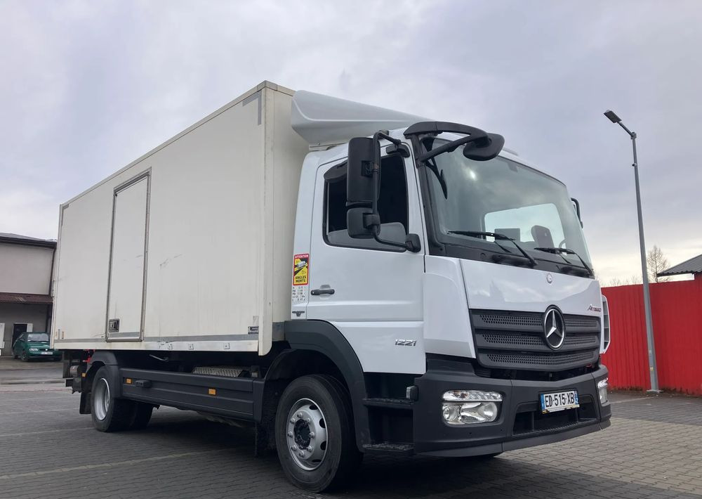 Mercedes-Benz ATEGO 1218 KURIERKA KONTENER 15 PALET - Camión caja cerrada: foto 2 Mercedes-Benz ATEGO 1218 KURIERKA KONTENER 15 PALET - Camión caja cerrada: foto 2