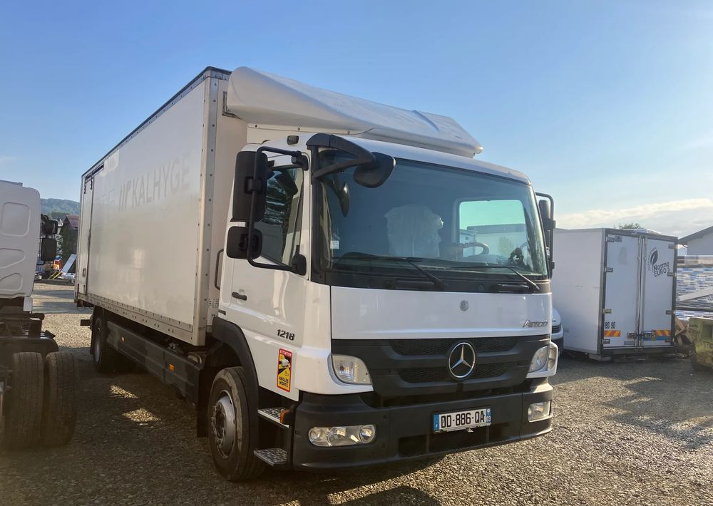 Mercedes-Benz Atego 1218 kurierka kontener - Camión caja cerrada: foto 1 Mercedes-Benz Atego 1218 kurierka kontener - Camión caja cerrada: foto 1