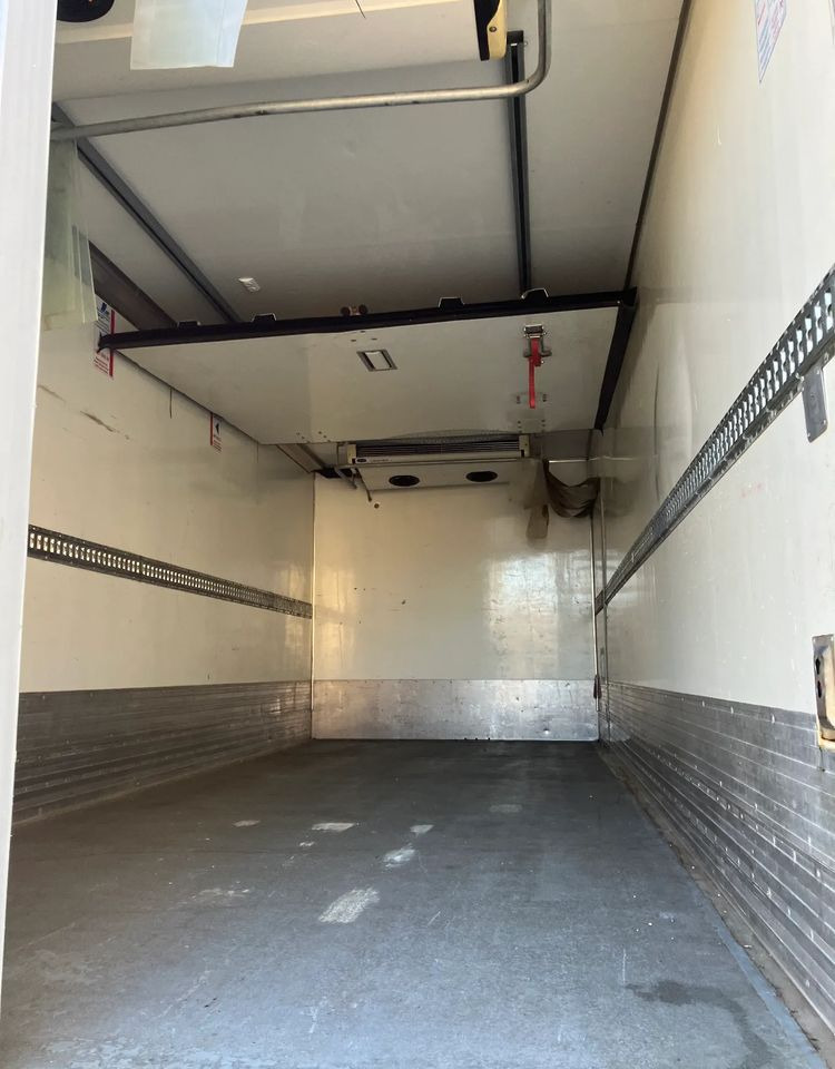 Renault Renault Midlum 220chłodnia izoterma - Camión frigorífico: foto 5 Renault Renault Midlum 220chłodnia izoterma - Camión frigorífico: foto 5