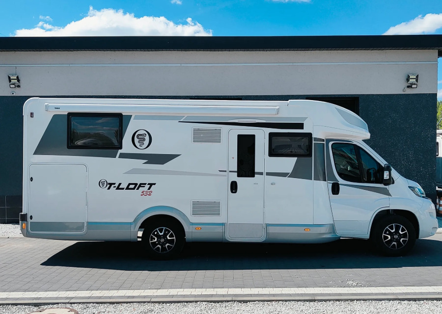 Fiat Ducato Elnagh T-Loft 532 Motorhome | 2024 | Winter Package | Solar Panel | Reversing Camera | Alarm | 17,000 km - Autocaravana: foto 3 Fiat Ducato Elnagh T-Loft 532 Motorhome | 2024 | Winter Package | Solar Panel | Reversing Camera | Alarm | 17,000 km - Autocaravana: foto 3