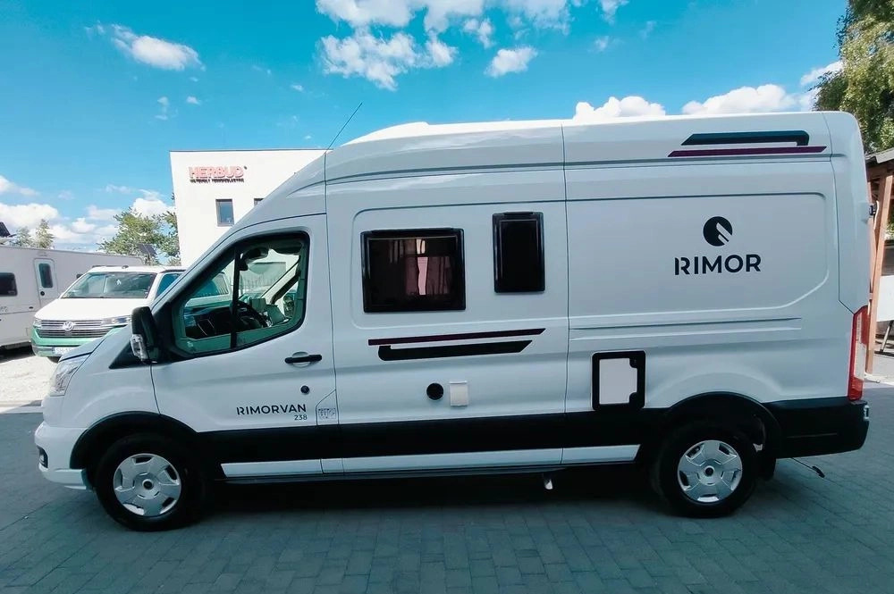 FORD Rimor NEW Ford Van 238 Truma Diesel Roller Shutters Remis AUTOMAT - Cámper: foto 3 FORD Rimor NEW Ford Van 238 Truma Diesel Roller Shutters Remis AUTOMAT - Cámper: foto 3