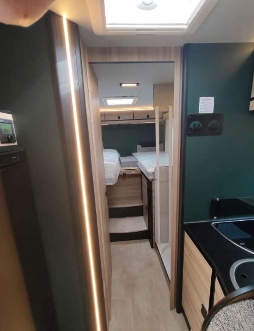 Cámper RIMOR Rimor KILIG 95 Plus NEW Retrofitted 5 Passenger Winter Camera Navigation: foto 16