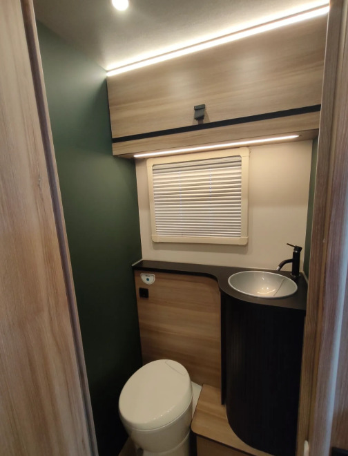 Cámper RIMOR Rimor KILIG 95 Plus NEW Retrofitted 5 Passenger Winter Camera Navigation: foto 18