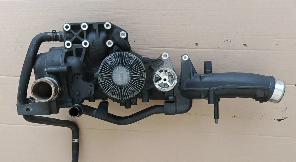 DAF XF 106 EURO 6 MX13 OBUDOWA POMPY WODY TERMOSTAT - Bomba de refrigerante para Camión: foto 1 DAF XF 106 EURO 6 MX13 OBUDOWA POMPY WODY TERMOSTAT - Bomba de refrigerante para Camión: foto 1