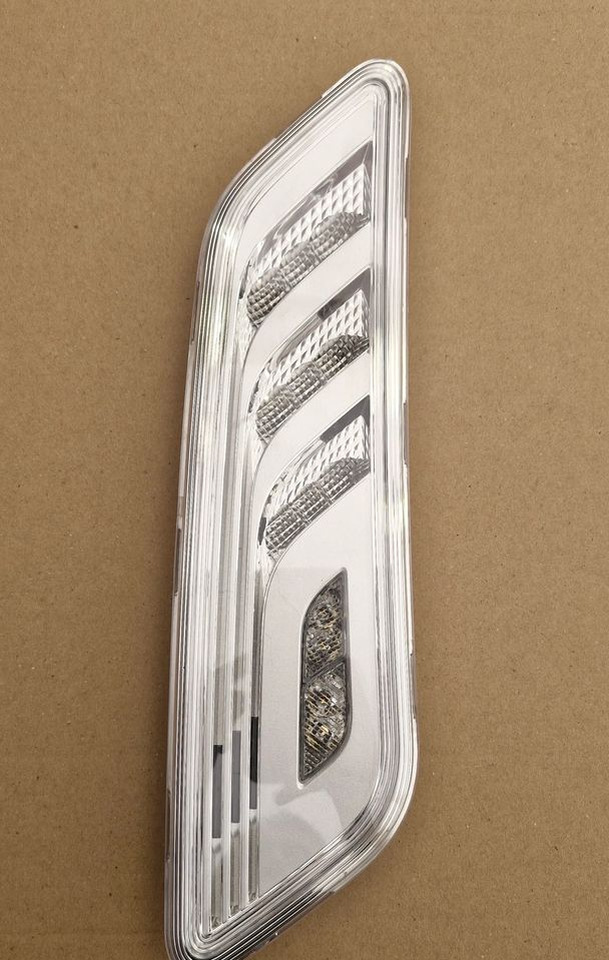 DAF XG XF LAMPKA OŚWIETLENIE KABINY 2313448 - Cabina e interior para Camión: foto 1 DAF XG XF LAMPKA OŚWIETLENIE KABINY 2313448 - Cabina e interior para Camión: foto 1