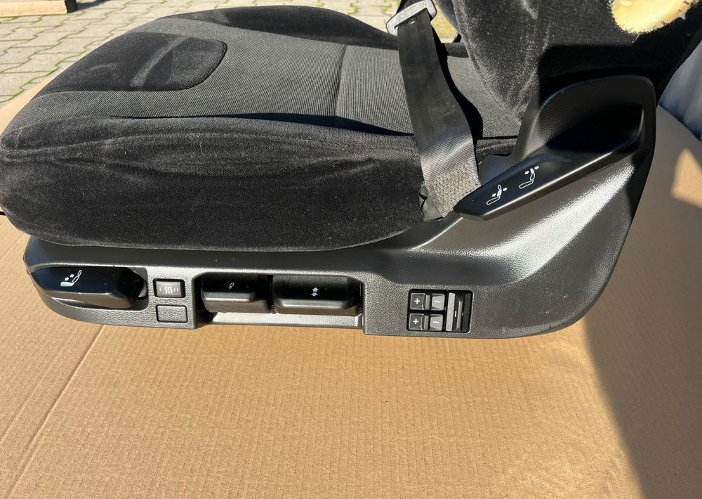 Fotel kierowcy MAN TG3 TGX nowy model siedzenie lewe - Cabina e interior para Camión: foto 4 Fotel kierowcy MAN TG3 TGX nowy model siedzenie lewe - Cabina e interior para Camión: foto 4