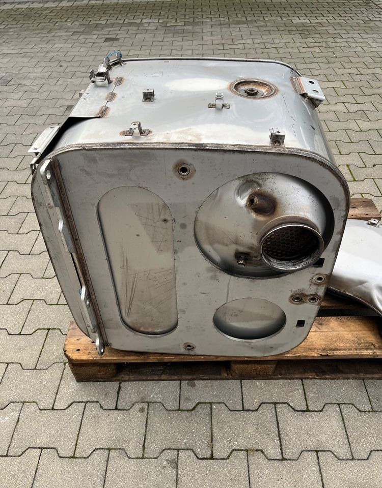 Katalizator MAN TGX TGS lift wydech tłumik - Sistema de escape para Camión: foto 3 Katalizator MAN TGX TGS lift wydech tłumik - Sistema de escape para Camión: foto 3