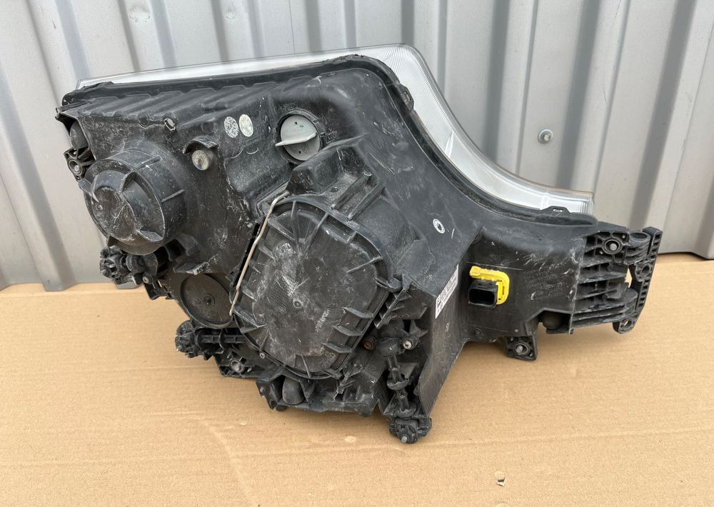 Lampa Mercedes Actros MP4 euro 6 MP 4 reflektor lewy - Luz/ Iluminación para Camión: foto 2 Lampa Mercedes Actros MP4 euro 6 MP 4 reflektor lewy - Luz/ Iluminación para Camión: foto 2