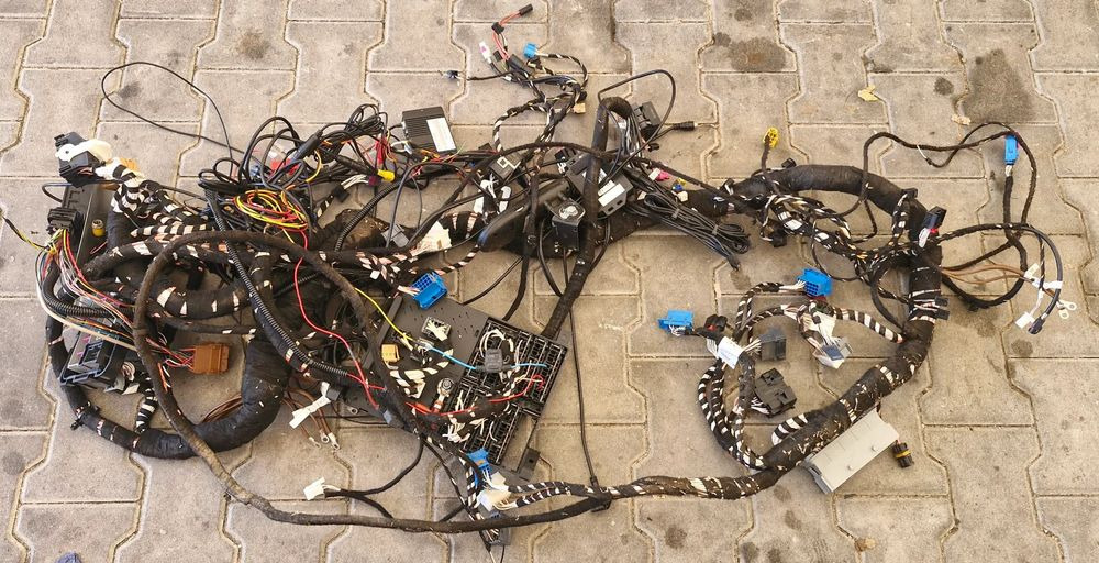 MAN TG3 TGX WIĄZKA INSTALACJA ELEKTRYCZNA KONSOLI KOKPITU - Sistema eléctrico: foto 1 MAN TG3 TGX WIĄZKA INSTALACJA ELEKTRYCZNA KONSOLI KOKPITU - Sistema eléctrico: foto 1