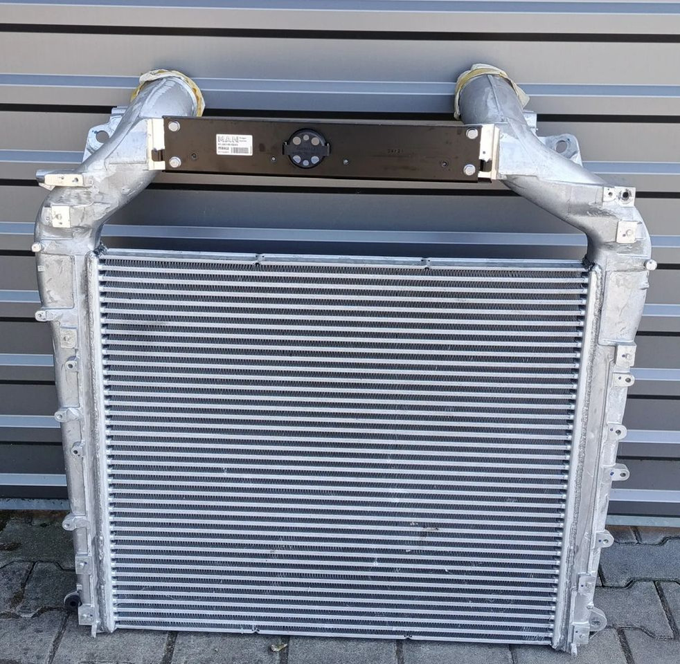 MAN TGS TG3 CHŁODNICA POWIETRZA INTERCOOLER NOWY - Sistema de refrigeración: foto 2 MAN TGS TG3 CHŁODNICA POWIETRZA INTERCOOLER NOWY - Sistema de refrigeración: foto 2
