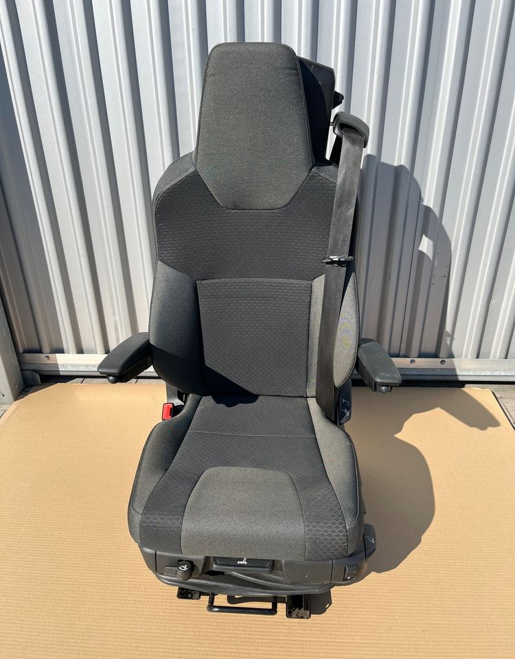 NOWY Fotel kierowcy MAN TG3 TGX nowy model siedzenie lewe - Asiento para Camión: foto 1 NOWY Fotel kierowcy MAN TG3 TGX nowy model siedzenie lewe - Asiento para Camión: foto 1