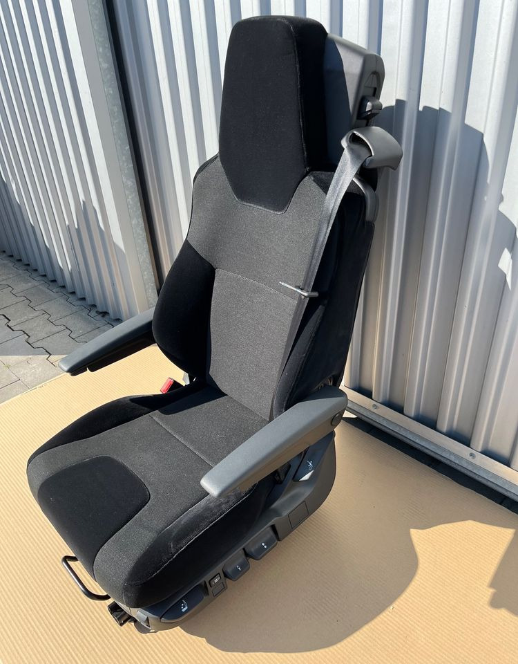NOWY Fotel kierowcy MAN TG3 TGX nowy model siedzenie lewe - Cabina e interior para Camión: foto 2 NOWY Fotel kierowcy MAN TG3 TGX nowy model siedzenie lewe - Cabina e interior para Camión: foto 2