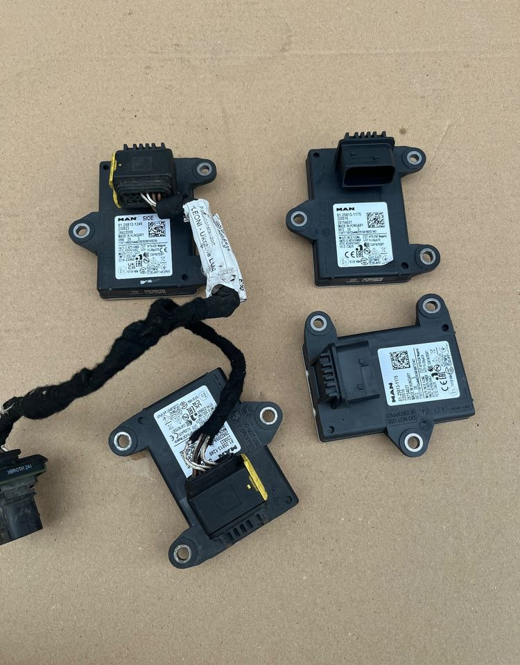 Radar boczny MAN TG3 TGX nowy model sensor - Recambio para Camión: foto 1 Radar boczny MAN TG3 TGX nowy model sensor - Recambio para Camión: foto 1