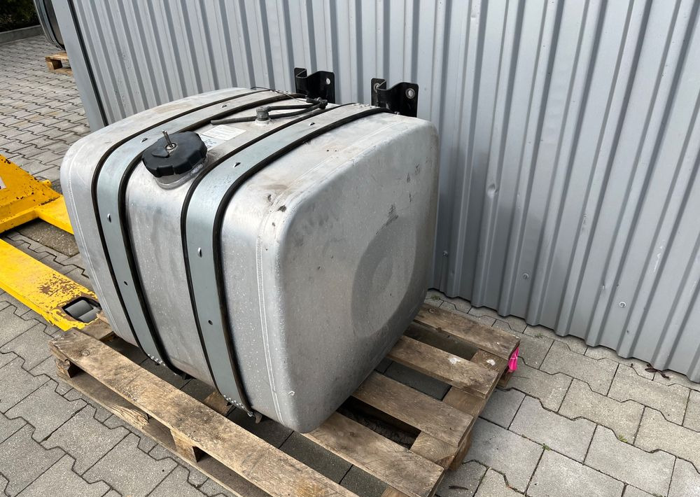 Zbiornik paliwa MAN TGX TGS 250 litrów kompletny - Sistema de combustible para Camión: foto 1 Zbiornik paliwa MAN TGX TGS 250 litrów kompletny - Sistema de combustible para Camión: foto 1