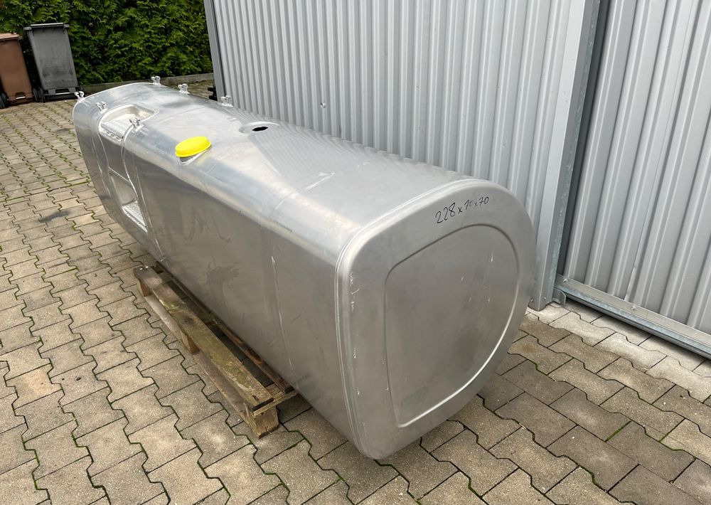 Zbiornik paliwa Volvo FH Renault 900 litrów bak jak nowy - Sistema de combustible para Camión: foto 2 Zbiornik paliwa Volvo FH Renault 900 litrów bak jak nowy - Sistema de combustible para Camión: foto 2