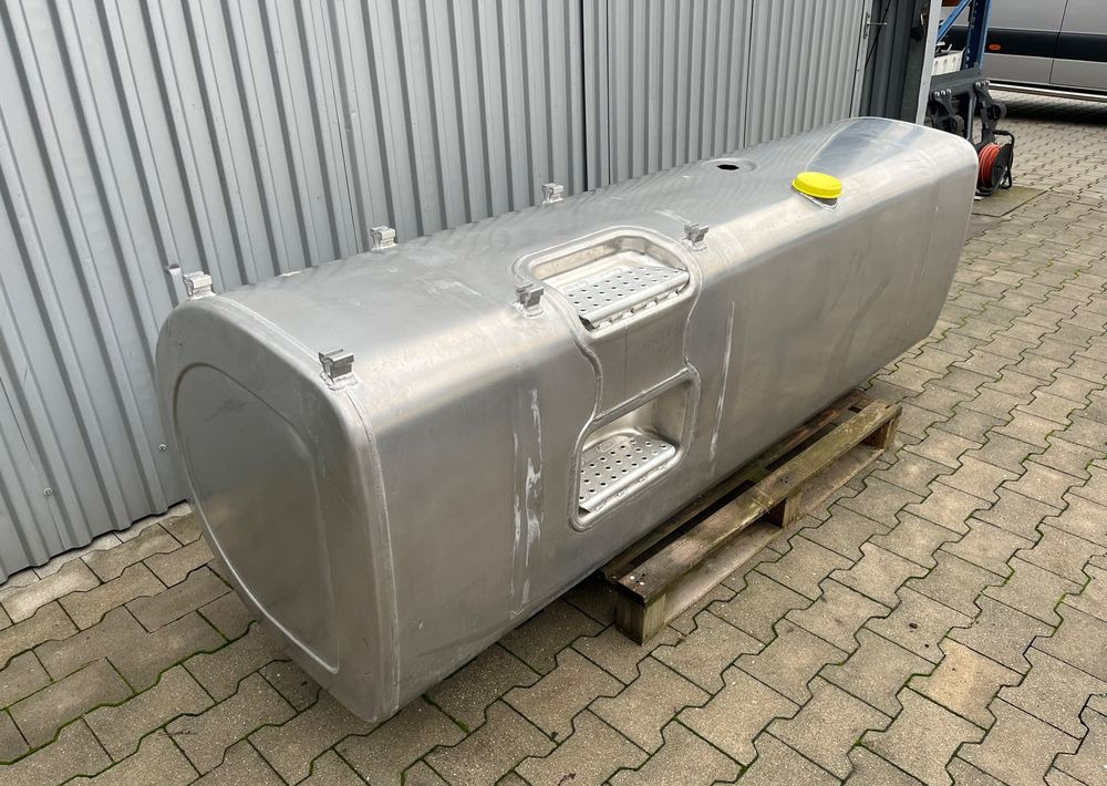Zbiornik paliwa Volvo FH Renault 900 litrów bak jak nowy - Sistema de combustible para Camión: foto 3 Zbiornik paliwa Volvo FH Renault 900 litrów bak jak nowy - Sistema de combustible para Camión: foto 3