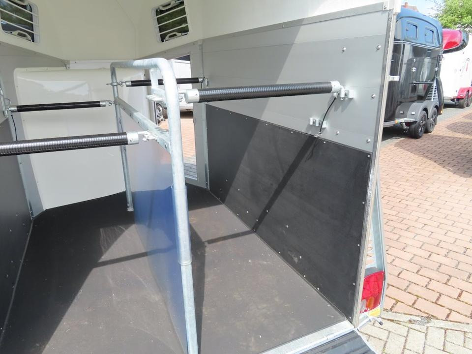 Remolque para caballos Böckmann Pferdeanhänger Champion Esprit ISY Sattelkammer 100km/h: foto 7 Remolque para caballos Böckmann Pferdeanhänger Champion Esprit ISY Sattelkammer 100km/h: foto 7