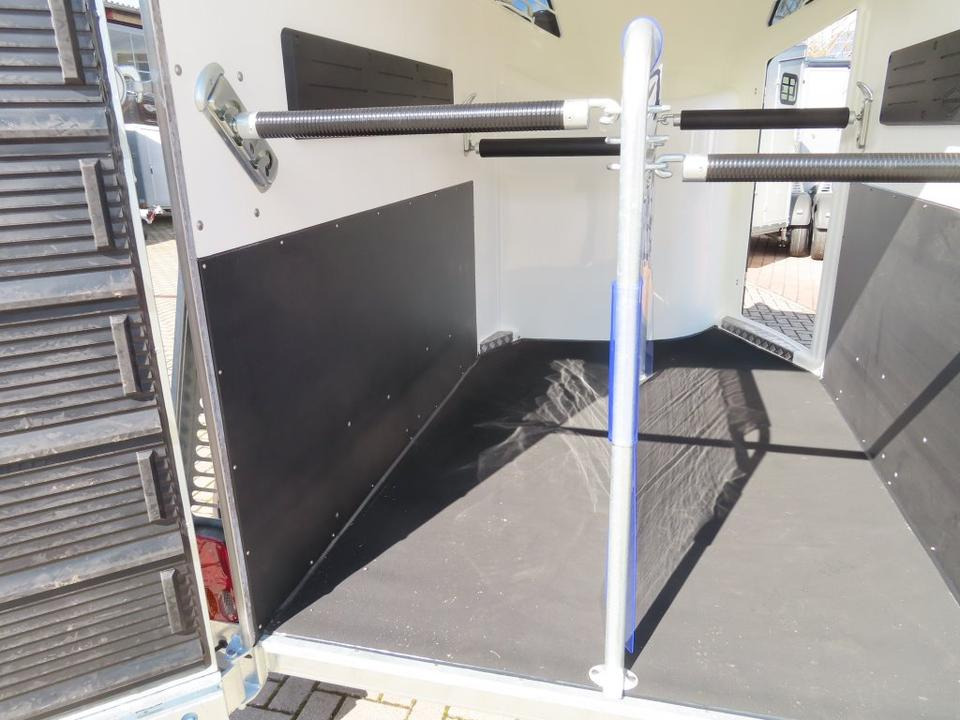 Böckmann Pferdeanhänger, Comfort, Flügeltür,100 km/h,Aluboden - Remolque para caballos: foto 5 Böckmann Pferdeanhänger, Comfort, Flügeltür,100 km/h,Aluboden - Remolque para caballos: foto 5