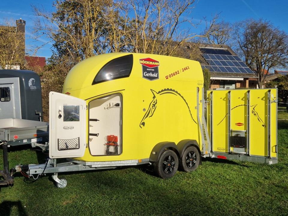 Böckmann Pferdeanhänger Comfort Flügeltür Sattelkammer 100km/h - Remolque para caballos: foto 1 Böckmann Pferdeanhänger Comfort Flügeltür Sattelkammer 100km/h - Remolque para caballos: foto 1