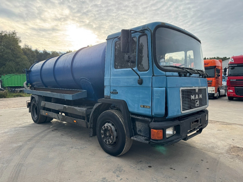 MAN 18.232 (12.000L / STEEL SUSPENSION / 6 CYLINDER WITH MANUAL PUMP) - Limpieza de alcantarillado: foto 3 MAN 18.232 (12.000L / STEEL SUSPENSION / 6 CYLINDER WITH MANUAL PUMP) - Limpieza de alcantarillado: foto 3