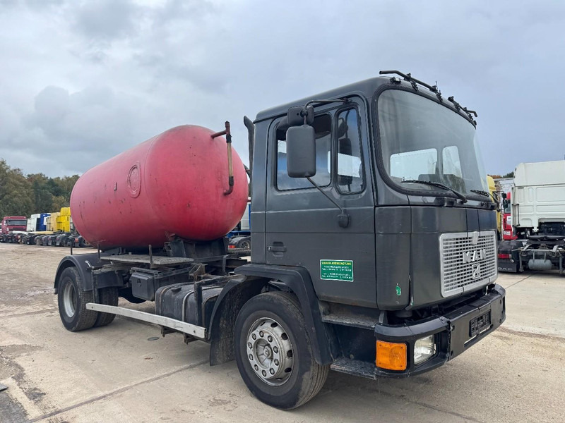 MAN 18.232 (8000 L / 6 CYLINDER WITH MANUAL PUMP / STEEL SUSPENSION) - Limpieza de alcantarillado: foto 3 MAN 18.232 (8000 L / 6 CYLINDER WITH MANUAL PUMP / STEEL SUSPENSION) - Limpieza de alcantarillado: foto 3