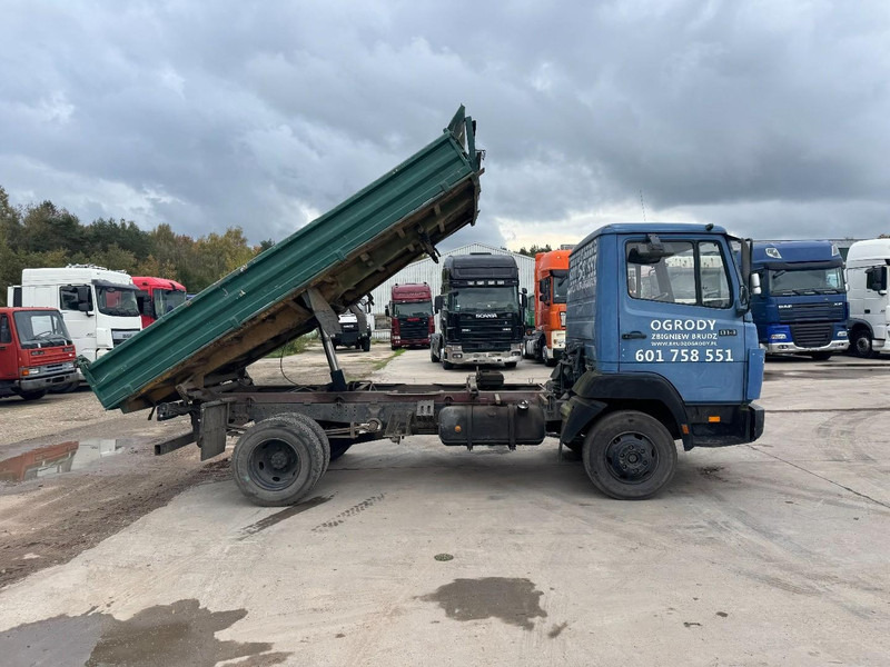 Mercedes-Benz SK 814 (6 CYLINDER / STEEL SUSPENSION / MANUAL PUMP / 3-SIDE TIPPER) - Camión volquete: foto 4 Mercedes-Benz SK 814 (6 CYLINDER / STEEL SUSPENSION / MANUAL PUMP / 3-SIDE TIPPER) - Camión volquete: foto 4