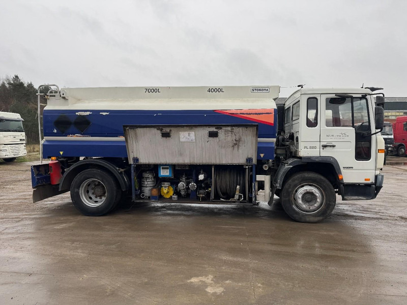 Volvo FL 6 - 220 (11000 L / 2 COMPARTMENTS / 18 TON / MANUAL GEARBOX / PERFECT) - Camión cisterna: foto 4 Volvo FL 6 - 220 (11000 L / 2 COMPARTMENTS / 18 TON / MANUAL GEARBOX / PERFECT) - Camión cisterna: foto 4