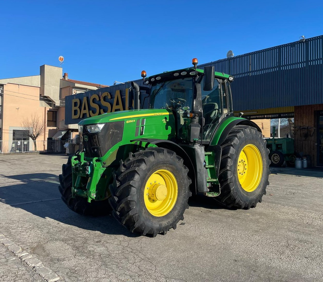 JOHN DEERE 6250 R - Tractor: foto 1 JOHN DEERE 6250 R - Tractor: foto 1