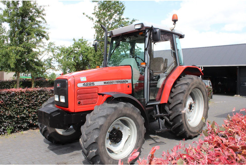 Massey Ferguson 4225 - Tractor: foto 5 Massey Ferguson 4225 - Tractor: foto 5