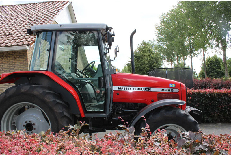 Massey Ferguson 4225 - Tractor: foto 2 Massey Ferguson 4225 - Tractor: foto 2