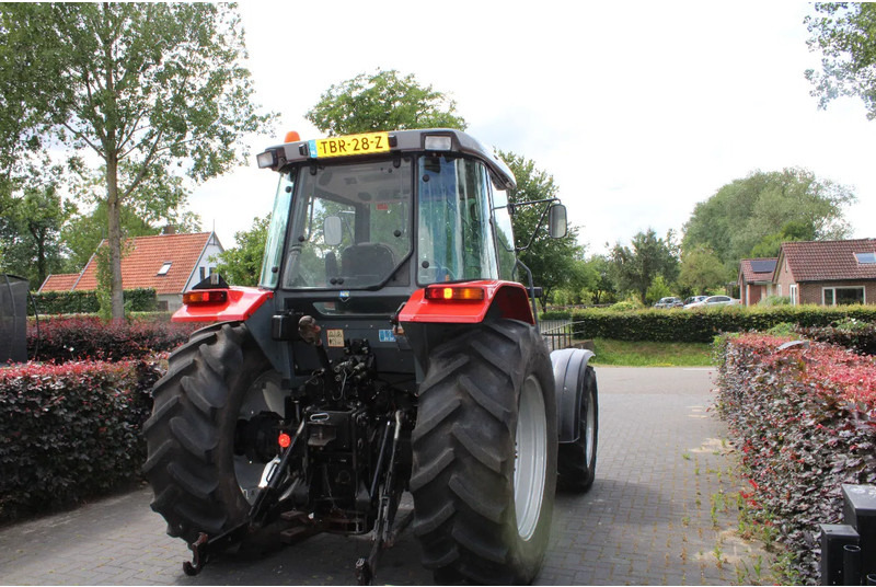 Massey Ferguson 4225 - Tractor: foto 4 Massey Ferguson 4225 - Tractor: foto 4