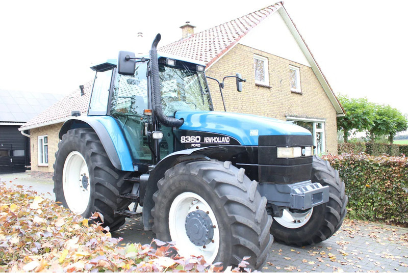New Holland 8360 - Tractor: foto 1 New Holland 8360 - Tractor: foto 1