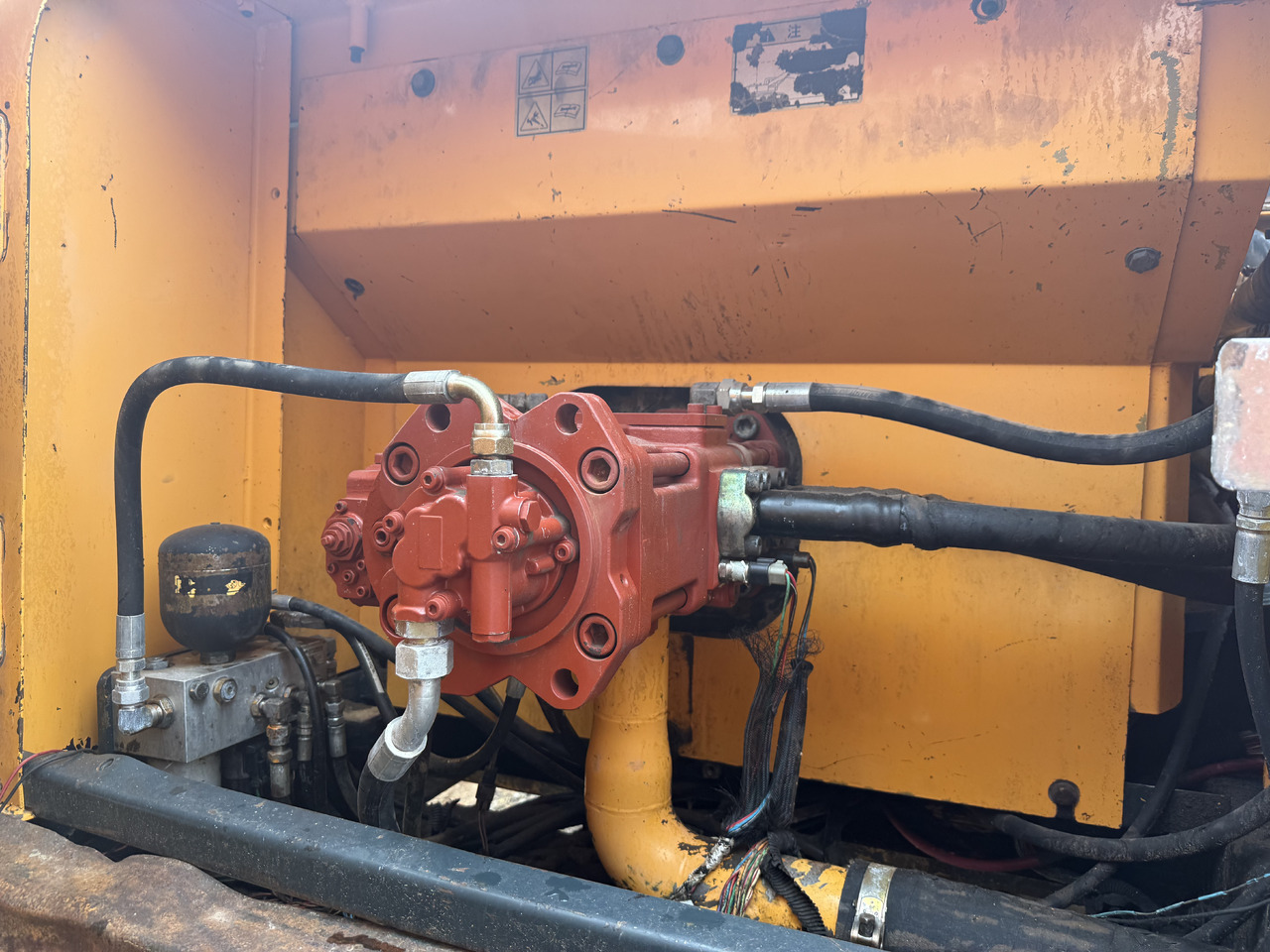 Excavadora de cadenas Hyundai used Hyundai 305-9t: foto 14