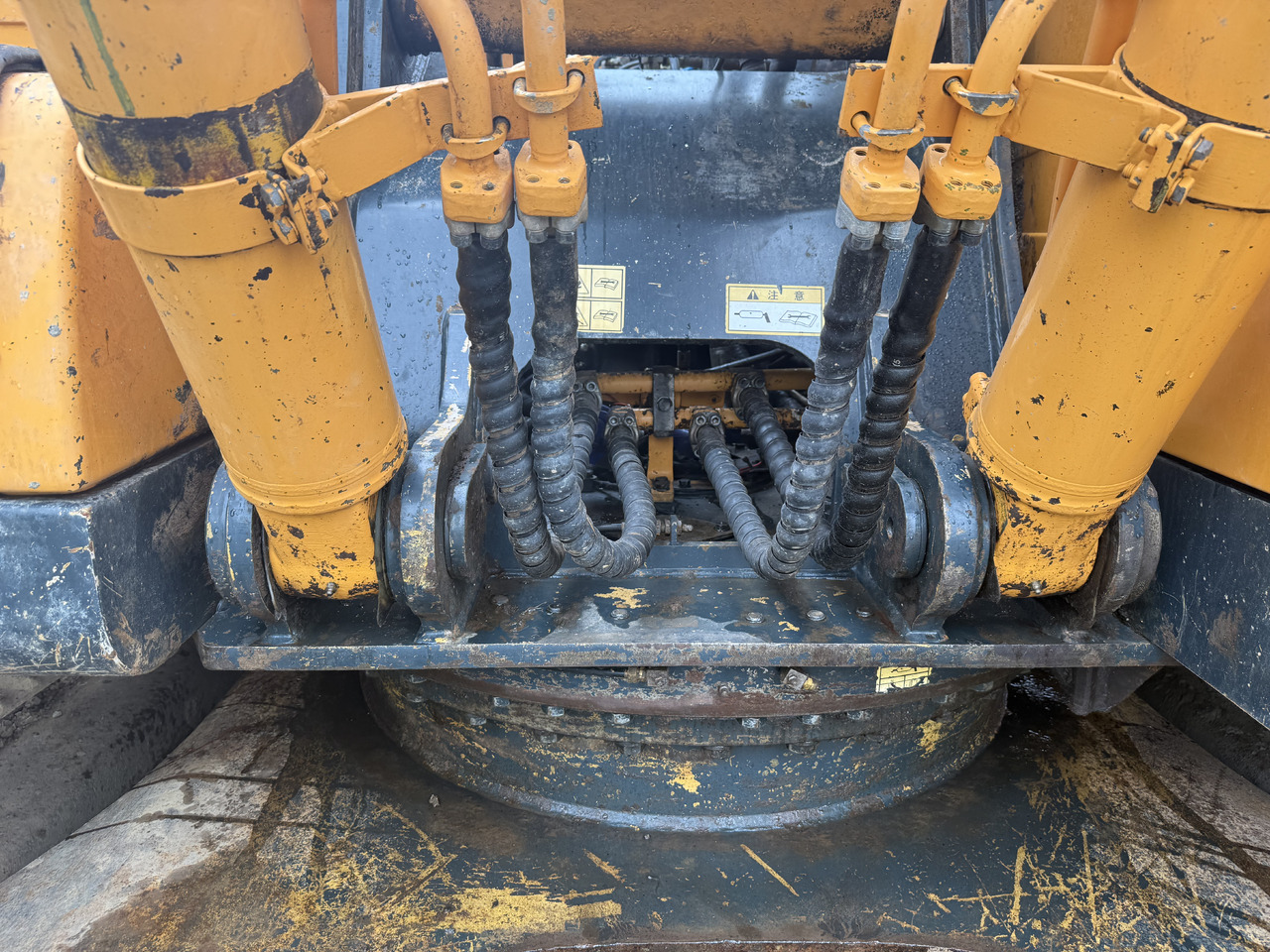 Excavadora de cadenas Hyundai used Hyundai 305-9t: foto 8