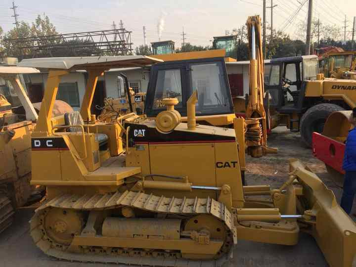 Mini CAT Bulldozer D3c D3 D3k D3m D4h D4m D4k D5h D5g D5k D5m Used Bulldozer with Ripper for Sale - Bulldozer: foto 2 Mini CAT Bulldozer D3c D3 D3k D3m D4h D4m D4k D5h D5g D5k D5m Used Bulldozer with Ripper for Sale - Bulldozer: foto 2