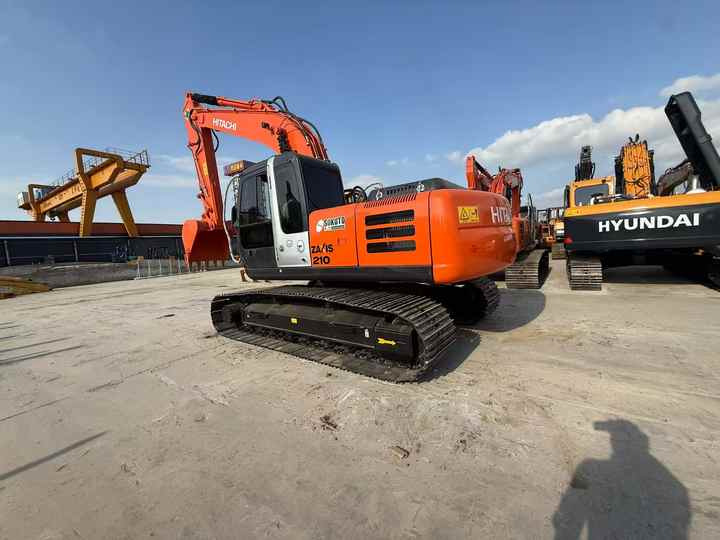 Original Used Hitachi Zx210-3G Excavator 21 Ton Large Excavator Digger With Cheap Price - Excavadora de cadenas: foto 5 Original Used Hitachi Zx210-3G Excavator 21 Ton Large Excavator Digger With Cheap Price - Excavadora de cadenas: foto 5