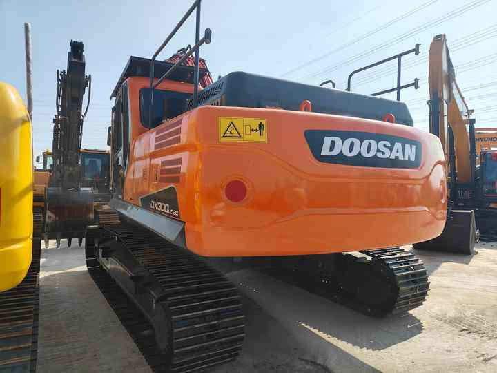 Used Doosan DX300LC-9C Excavator with Little Time Used in Excellent Condition Korea Brand Doosan 30 Tons Excavator for Sale - Excavadora: foto 5 Used Doosan DX300LC-9C Excavator with Little Time Used in Excellent Condition Korea Brand Doosan 30 Tons Excavator for Sale - Excavadora: foto 5