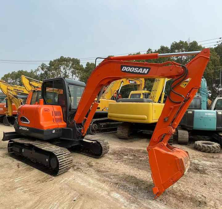 Used Doosan DX60-9c Excavator | Low Hours | Robust Undercarriage | Global Shipping | Discounted Price - Excavadora: foto 5 Used Doosan DX60-9c Excavator | Low Hours | Robust Undercarriage | Global Shipping | Discounted Price - Excavadora: foto 5