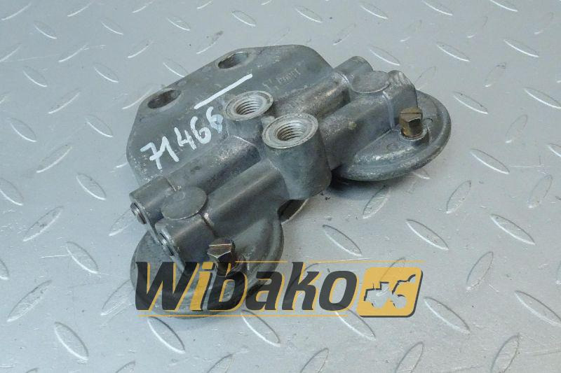 Fuel filter bracket for engine Deutz BF6M1015 01161848 - Filtro de combustible para Maquinaria de construcción: foto 1 Fuel filter bracket for engine Deutz BF6M1015 01161848 - Filtro de combustible para Maquinaria de construcción: foto 1