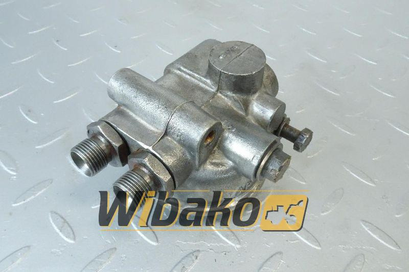 Fuel filter bracket for engine Perkins 2006 - Filtro de combustible para Maquinaria de construcción: foto 1 Fuel filter bracket for engine Perkins 2006 - Filtro de combustible para Maquinaria de construcción: foto 1
