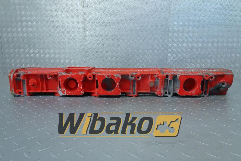 Intake manifold Deutz 04288254R - Colector de admisión para Maquinaria de construcción: foto 1 Intake manifold Deutz 04288254R - Colector de admisión para Maquinaria de construcción: foto 1