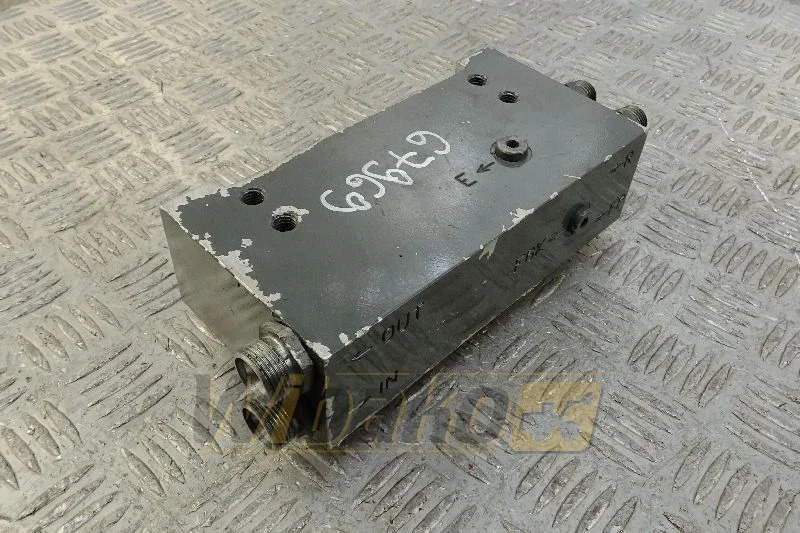 Liebherr 9885358 - Filtro de combustible para Maquinaria de construcción: foto 1 Liebherr 9885358 - Filtro de combustible para Maquinaria de construcción: foto 1